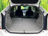 ラゲッジルームは、大容量のスペースを確保。普段のお買い物からレジャーまで、幅広く活躍してくれます!また、リアシートを倒すことでバリエーション豊かにお使いいただけます。