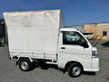 車体キャビン艶出し磨きしています!!
