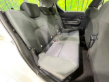 後部座席も気になるようなキズ・汚れやへたり等、大きなダメージはなく、良好な状態です。