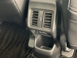 【 後席エアコン 】後席にもエアコンがついておりますので、車内全体を快適な温度に調節いただけます♪
