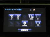 トヨタ純正8インチメーカーオプションナビ装備。