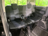 3列目シートはもちろん状態良好☆大人でもゆったりと座って頂けますので、大人数でのお出かけもラクラクです♪ご家族で、気の知れた仲間で、ドライブに行くのが楽しみですね♪