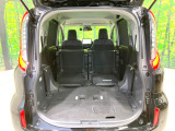 後席を格納すると、これだけの広さが!シーンに合わせたシートアレンジで、大きな荷物も積むことが出来ます♪