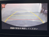 【バックモニター】後ろのカメラの映像をモニターに映し出すことができます!後方の見えない死角や、障害物との距離感をしっかり確認することができます!駐車が苦手な方におすすめです。