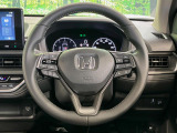 インテリアに合わせたデザインのステアリングは、運転される方のことも考え、運転しやすい形状、大きさです。是非一度、実際に触ってお確かめください。