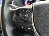 ステアリングスイッチ付き。前方から目を離すことなく操作することが可能です。