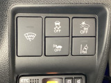 Hondaセンシング用の、VSA(ABS+TCS+横滑り抑制)解除と路外逸脱抑制機能のオンオフスイッチなどはハンドルの右側に装備しています。