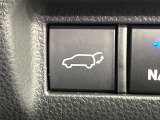 【パワーバックドア】スマートキーや運転席のボタンを押すだけでリアゲートが自動で開閉します!荷物を持っている時や、高い位置にあるバックドアを閉める際に便利な機能です♪
