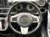 【純正革巻きステアリング】上質な革を使用することで、手にしっかり馴染みとても運転しやすいハンドルです♪