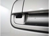 バックカメラが付いているので後方確認が非常にしやすいです。今や運転初心者も熟練者も必須装備!ついていて損はないですね♪