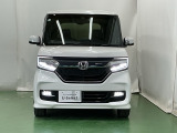 LEDヘッドライトを装備しています。LEDヘッドライトはとても明るく、雨の日や夜間走行も安全・安心です。オートライトコントロール付きで周囲の明るさに応じて自動で点灯・消灯します