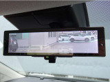 スマートルームミラーです。多人数乗車時やお荷物の多い時でも カメラで後部を映し出します。