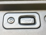 【パワーバックドア】スマートキーや運転席のボタンを押すだけでリアゲートが自動で開閉します!荷物を持っている時や、高い位置にあるバックドアを閉める際に便利な機能です♪