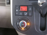 オートエアコン機能で、車内を自動的に、設定した温度に保ってくれます。