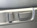 【パワーシート】スイッチ一つで簡単にシートの微調整が可能!電動だから力もいりません!快適なシートポジションにセットして、快適なドライブをお楽しみください。