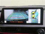 パノラミックビューモニター搭載。カメラで車両周囲の状況を映し出すため、狭い場所での駐車などに役立ちます。