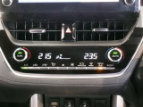 左右独立温度コントロールフルオートエアコンです。運転席、助手席それぞれで独立して温度設定ができます。冷え性の方が乗っても安心ですね♪
