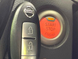 【インテリジェントキー】カバンやポケットに入れたままでもドアの施錠・解錠が可能なスマートキーを装備。エンジンのオン・オフ時もカギを取り出す必要が無いからとっても便利です♪