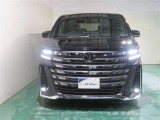 明度の高いLEDヘッドライトで、夜間の運転も安心です。