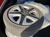 夏タイヤあります。純正アルミ付き、215/45R17