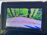 【バックカメラ】駐車時に後方がリアルタイム映像で確認できます。大型商業施設や立体駐車場での駐車時や、夜間のバック時に大活躍!運転スキルに関わらず、今や必須となった装備のひとつです!
