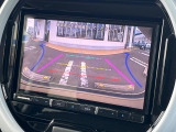 【バックカメラ】駐車時に後方がリアルタイム映像で確認できます。大型商業施設や立体駐車場での駐車時や、夜間のバック時に大活躍!運転スキルに関わらず、今や必須となった装備のひとつです!