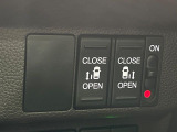 【両側パワースライドドア】スマートキーや運転席のスイッチで後席両側スライドドアの開閉が可能♪電動だから力を入れてドアを開ける必要が無く、小さなお子様でも簡単に開け閉めでき快適です♪