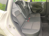 後部座席も気になるようなキズ・汚れやへたり等、大きなダメージはなく、良好な状態です。