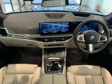 BMWの操作パネルは使いやすさを追求し日常生活で必要なボタン&スイッチを使えるようにした構造となっております。購入時から沢山触って体感してください。