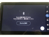 Bluetooth機能搭載。車とスマホやiPhoneをペアリングしておけばハンズフリー電話はもちろん、スマホやiPhone内の音楽を車のスピーカーで流すこともできますよ。