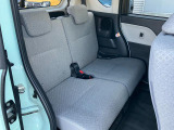 【リヤシート】広々とした後席は快適に過ごせます◎