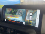 【パノラミックビューモニター】専用のカメラにより、上から見下ろしたような視点で360度クルマの周囲を確認することができます☆死角部分も確認しやすく、狭い場所での切り返しや駐車もスムーズに行えます。