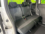 後部座席も気になるようなキズ・汚れやへたり等、大きなダメージはなく、良好な状態です。