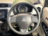 インテリアに合わせたデザインのステアリングは、運転される方のことも考え、運転しやすい形状、大きさです。是非一度、実際に触ってお確かめください。