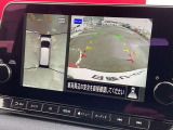 上から丸見えアラウンドビュー!車を真上から見下ろした様な映像を映し出すアラウンドビューモニター。これで車庫入れもラクラク。