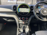 弊社はMINI正規販売店として新型車から旧モデルまでの商品知識と整備知識を備えております。納車後の不明な点等も、お気軽に弊社担当者までお問い合わせ下さい。