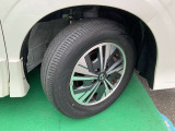 タイヤサイズは195/65R15純正アルミホイール付き!(夏タイヤ装着)冬タイヤ、ホイール注文も承っております☆