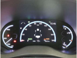 とっても見やすいメーターです。夜間時はラグジュアリーな気分にさせてくれる照明が魅力ですので、夜のドライブも楽しみになりますよ♪
