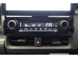★エアコンはオートタイプが装着済みです!オートモードにしておけば、車内温度を設定するだけで風の料や吹き出し口の切り替えを機械が行ってくれます!一年中快適な環境を作れますよ♪