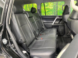 後部座席も気になるようなキズ・汚れやへたり等、大きなダメージはなく、良好な状態です。