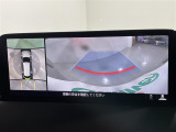 【360&deg;ビュー・モニター】まるでクルマを真上から見下ろしたかのような視点で駐車をサポートします!クルマの斜め後ろや真横など、前後左右の4つのカメラの映像が合成されて、モニターに映し出されます。