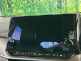 【メーカー純正ナビ】インテリアに溶け込むスタイリッシュな「専用設計」メーカーナビを装備♪視認性や操作性など基本性能にも優れ、より上質なカーライフをお楽しみいただけます。