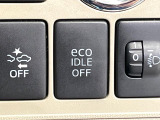 【アイドリングストップ】赤信号や渋滞で停車した際にエンジンを停止し、無駄な燃料の消費を抑えます。燃費向上や環境保護につなげる機能♪エンジンはブレーキを離せば再始動します。