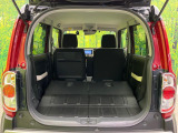 後席を格納すると、これだけの広さが!シーンに合わせたシートアレンジで、大きな荷物も積むことが出来ます♪