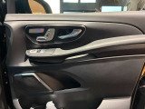 【メモリー付きパワーシート】3名までのシートポジションを記憶できるパワーシート!運転席のみ、ドアミラー・ステアリング位置も記憶可能です。高速道路などでの、運転交代時などに便利な機能です☆