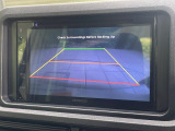 【バックカメラ】駐車時に後方がリアルタイム映像で確認できます。大型商業施設や立体駐車場での駐車時や、夜間のバック時に大活躍!運転スキルに関わらず、今や必須となった装備のひとつです!