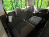 3列目シートはもちろん状態良好☆大人でもゆったりと座って頂けますので、大人数でのお出かけもラクラクです♪ご家族で、気の知れた仲間で、ドライブに行くのが楽しみですね♪