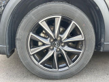 【純正アルミホイール】外観にマッチした純正アルミホイールを装着しております。各種社外アルミホイールや、スタッドレスタイヤも取扱いしております。是非ご相談ください♪