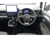 スタイリッシュなインパネ周りです!運転の際、常に目にする部分は、シックにまとめた飽きの来ないデザインが人気です!