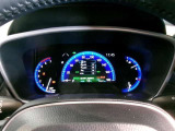 とっても見やすいメーターです。夜間時はラグジュアリーな気分にさせてくれる照明が魅力ですので、夜のドライブも楽しみになりますよ♪